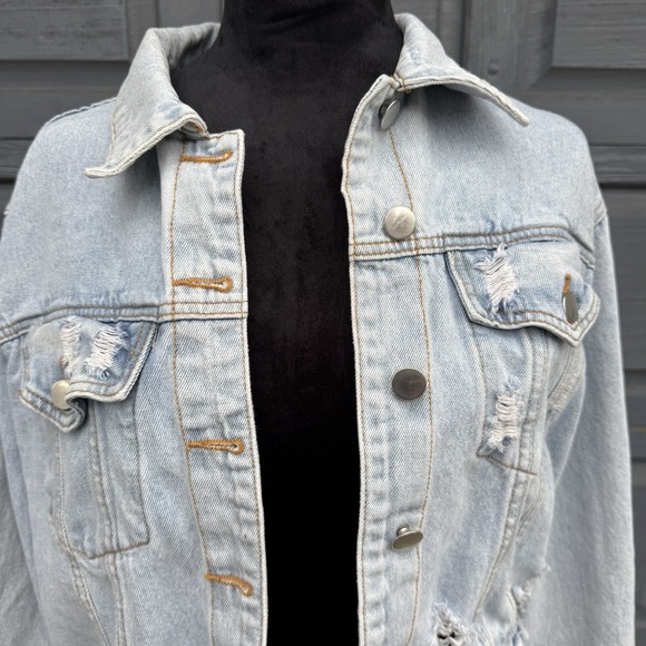 Women's White Wash Distressed Cropped Jean Jacket Size Medium! - Picture 3 of 5